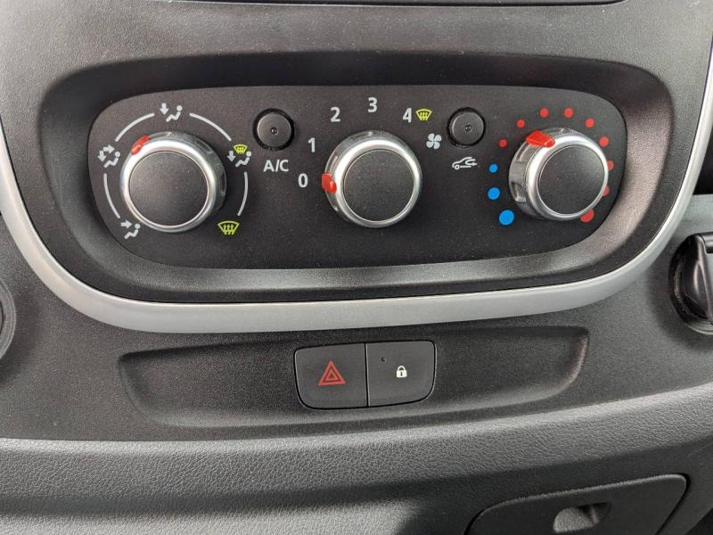 RENAULT Trafic Fg VUL d’occasion à vendre à MARTIGUES chez AIX AUTOMOBILES (Photo 12)